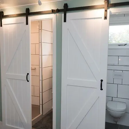 Annadora House - Private Parking Apartment *