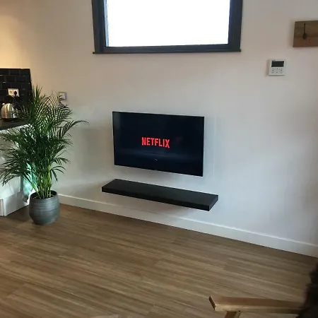 Annadora House - Private Parking Apartment *