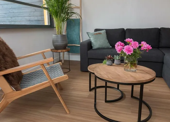 Annadora House - Private Parking 아파트 잔드보르트