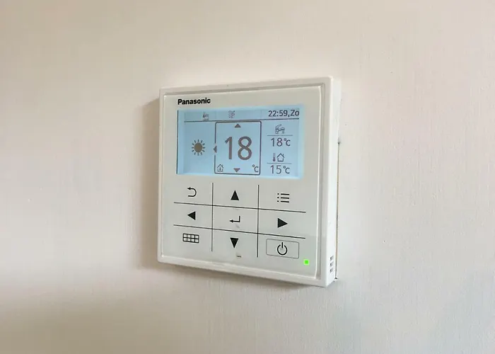 아파트 Annadora House - Private Parking 잔드보르트