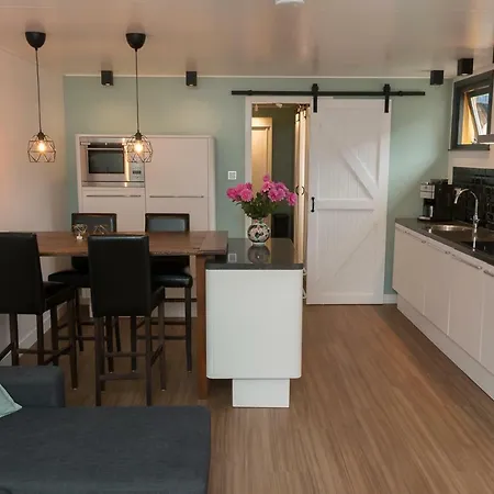 Апартаменты Annadora House - Private Parking